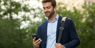 usuario de celular pensativo usuario de celular pensativo